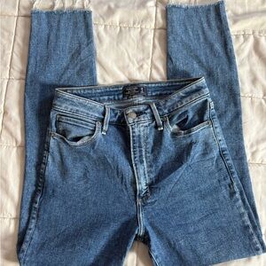 Abercrombie & Fitch 

Simone high rise ankle
26/2l